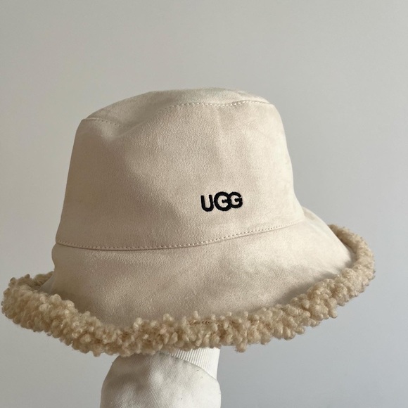 UGG Accessories - Ugg (dupe) sherpa fuzzy bucket hat